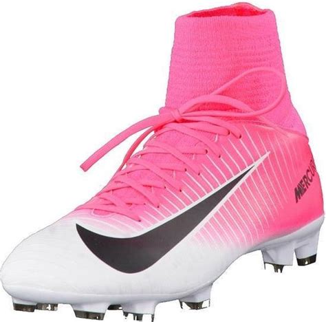 roze voetbalschoenen maat 41.